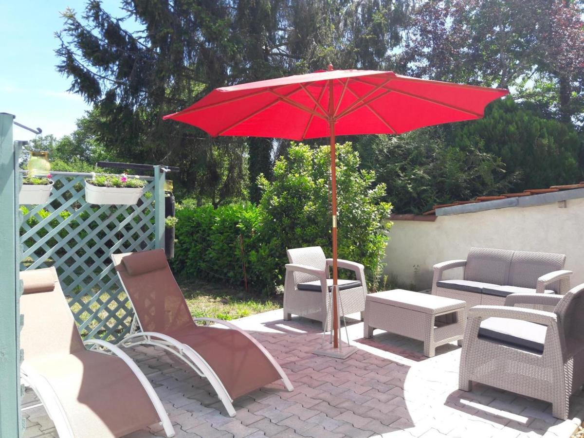 Apartamento Studio Avec Piscine A La Campagne, Proche De Vichy - Jardin, Terrasse, Wifi, Draps Inclus - Fr-1-489-230 Vendat Exterior foto